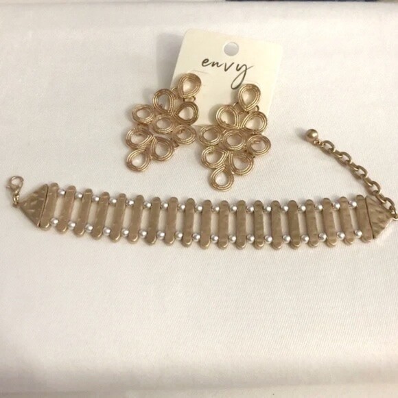 Envy Pierced Earrings & Bracelet Set Gold Tone NIP - Picture 1 of 6